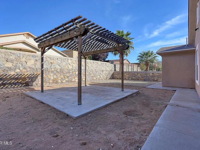 14325 Woods Point Ave — Photo 36