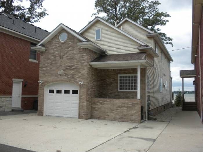 1990 Willow Beach St, Keego Harbor, MI 48320 Zillow