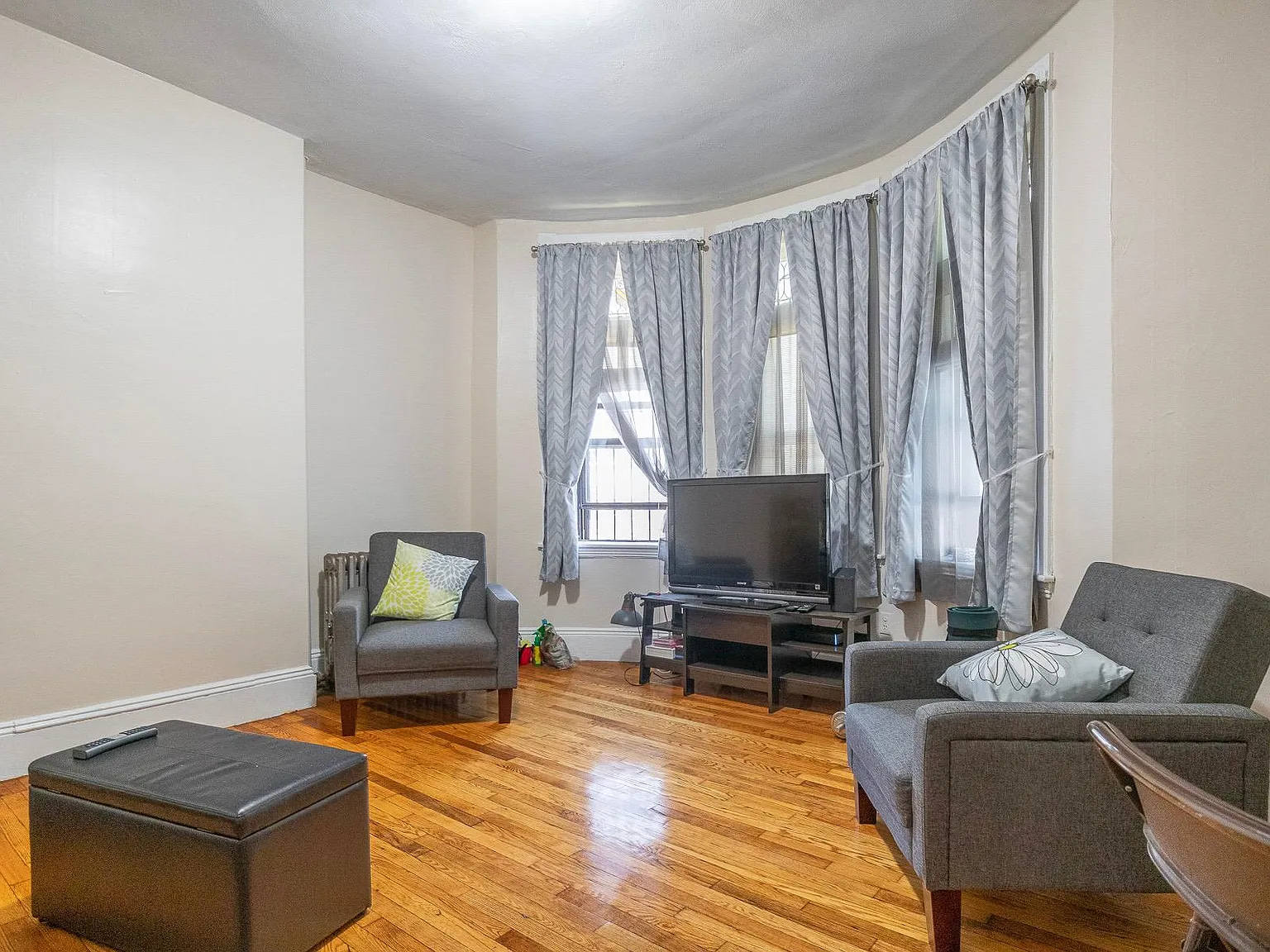 4 bed, 1200 sqft, $4,600 — Photo 3
