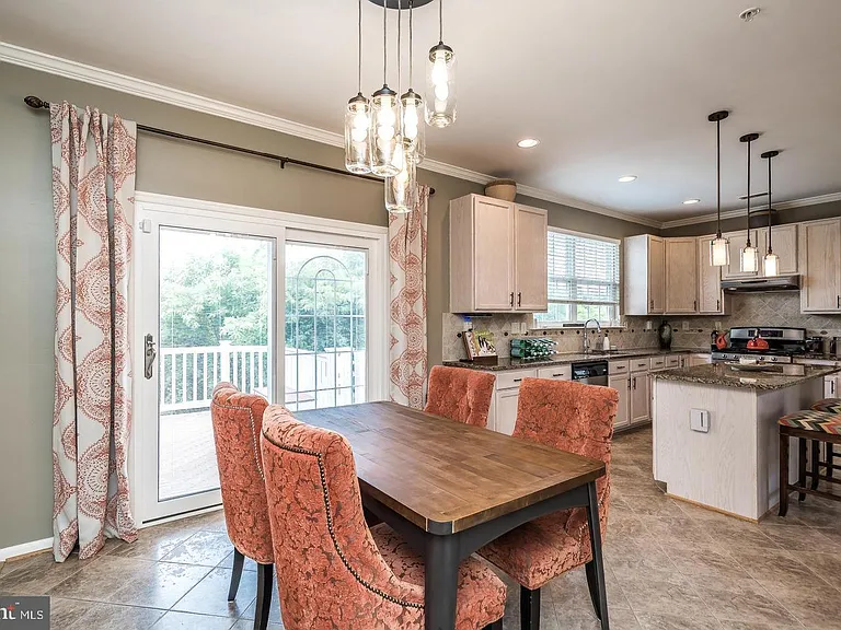 1401 Windjammer Ct — Photo 25