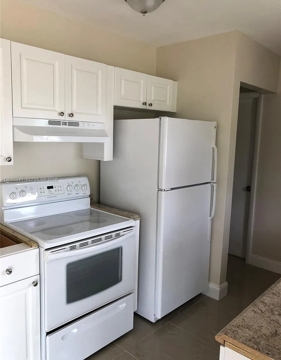 Coronet Hall Condo — Photo 4