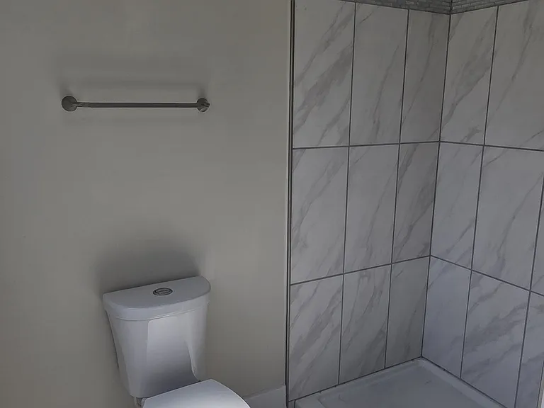 2201 Bashford Manor Ln — Photo 18