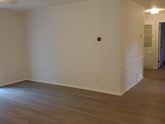 5th image of 8101 Briarwood Ln