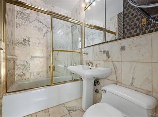 27110 Grand Central Pkwy APT 30R, Floral Park, NY