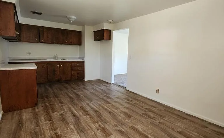 367 Overland Rd — Photo 5