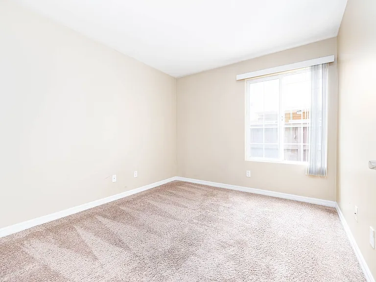 5252 Balboa Arms Dr #172 — Photo 12