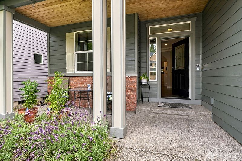 2nd image of 14117 Parkview Drive E