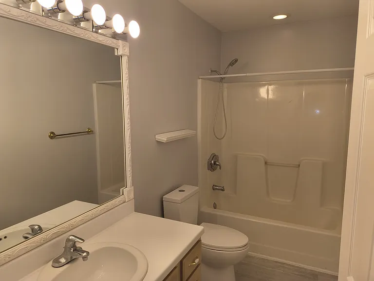 116 Hampshire Dr — Photo 9