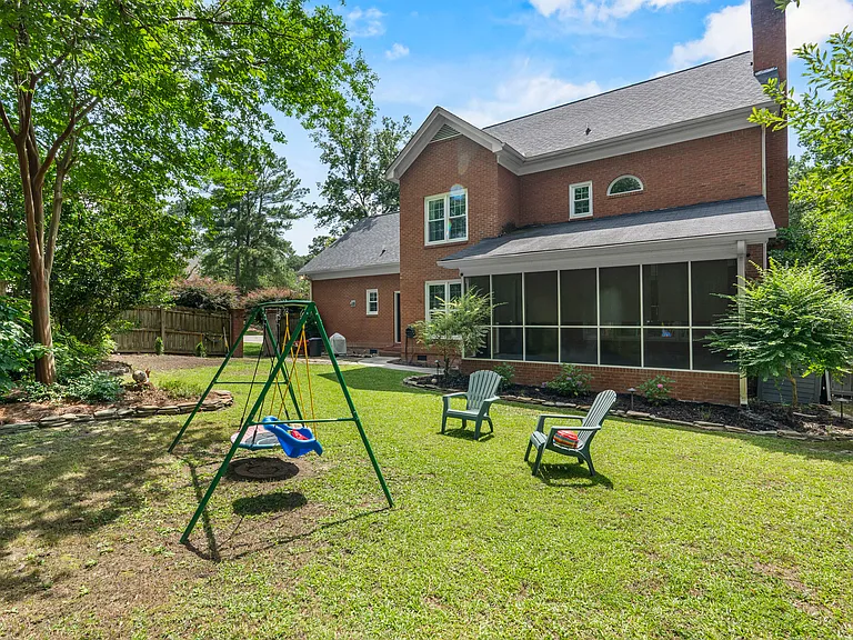 101 Hollingwood Dr — Photo 35