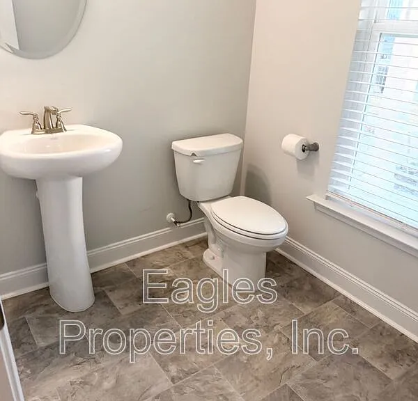 208 Bay Hill Dr — Photo 10