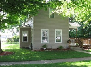 15 Fulton St, Quincy, MI 49082