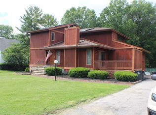 7 Bayberry Ln, Poughkeepsie, NY 12603