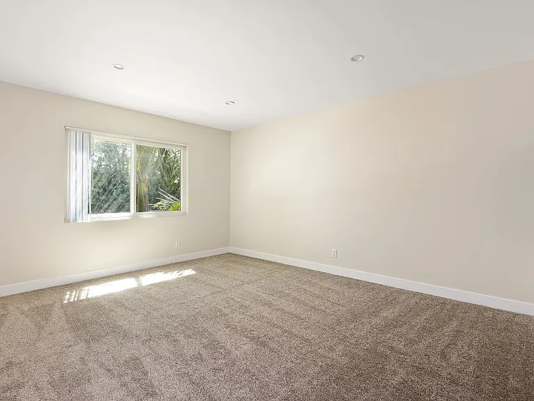 Lombardi Apartments — Photo 41