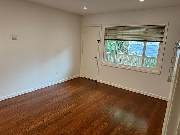 3rd image of 1325 Laurel St APT 3