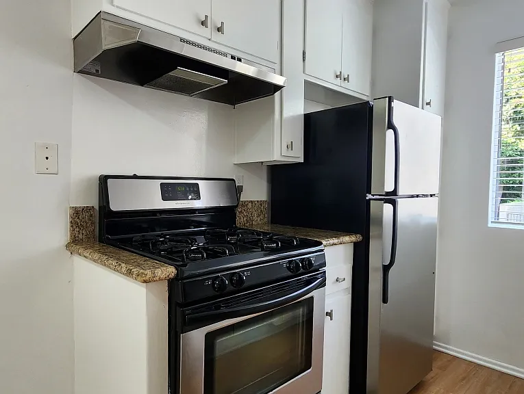 12340 Rochester Ave — Photo 26