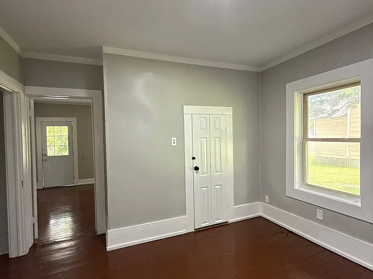 535 N College St — Photo 9