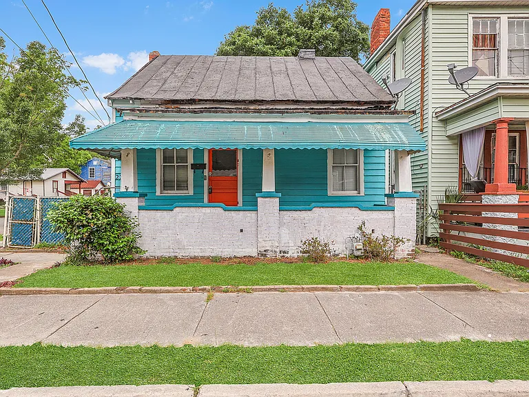 2221 Harden St — Photo 1