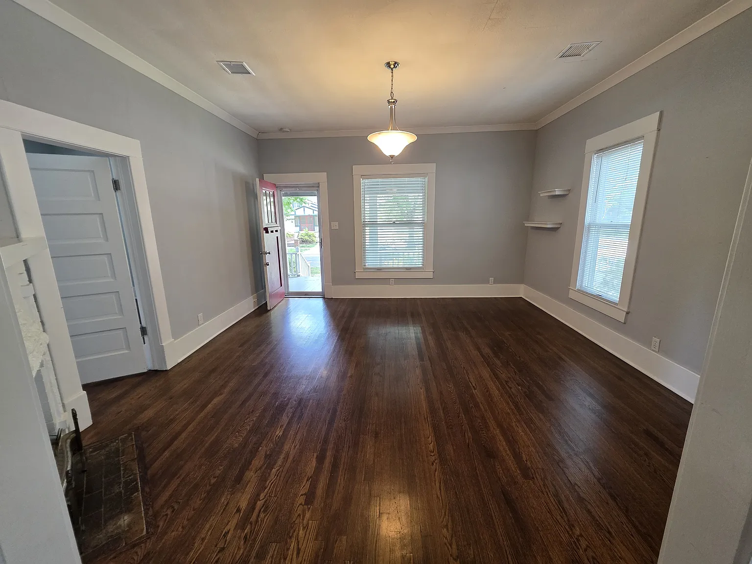 1401 Elwood — Photo 4