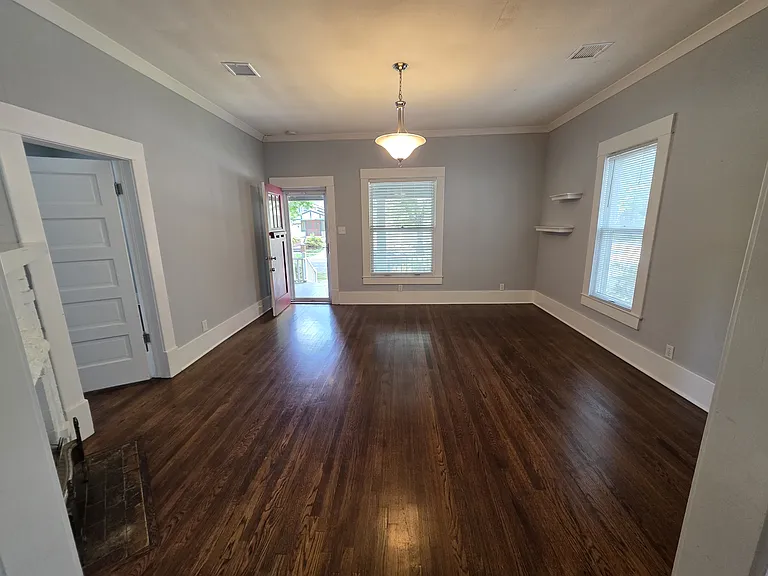 1401 S Elwood Ave — Photo 4