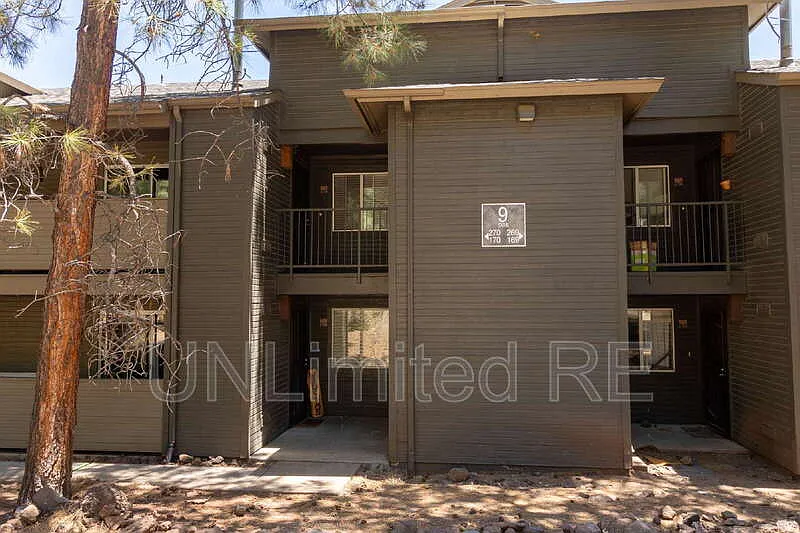 2 bed, 2.0 bath, 906 sqft, $1,750 — Photo 2
