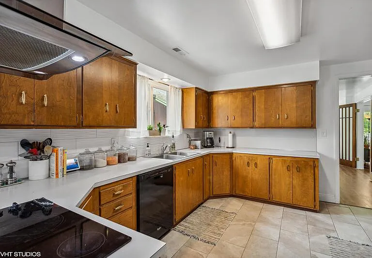 2571 Van Buren Ave — Photo 10