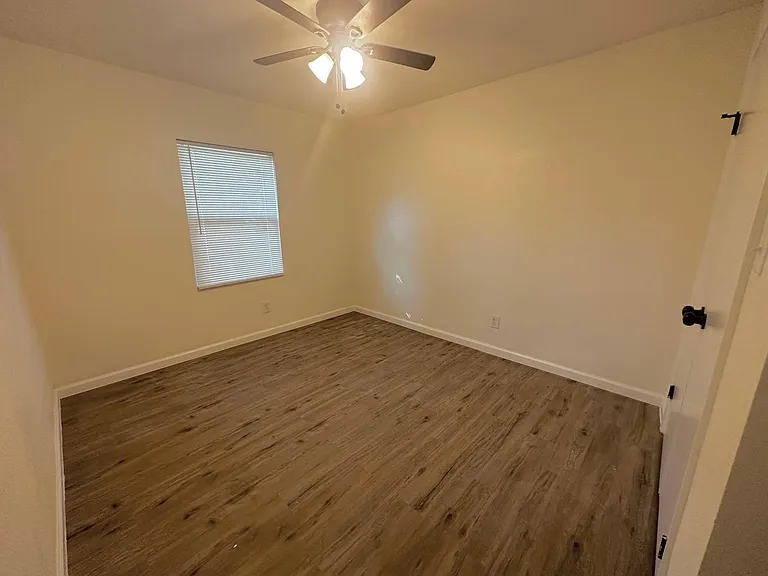 10809 Sharondale Ln — Photo 13