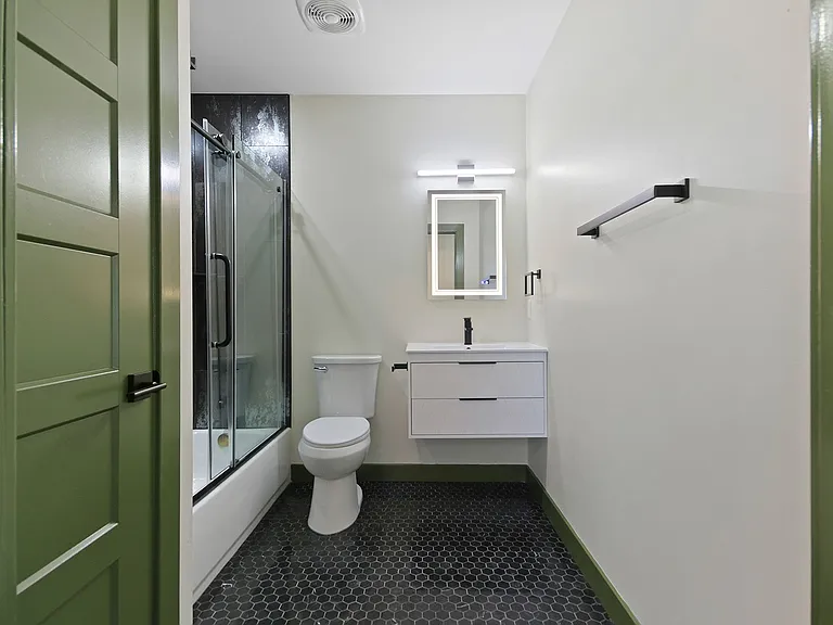 416 N College Ave #4 — Photo 5