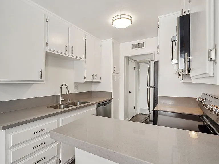 245 South Serrano Ave — Photo 56