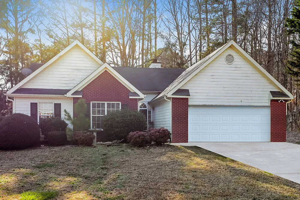 3 bed, 2.0 bath, 1592 sqft, $2,570 — Photo 1