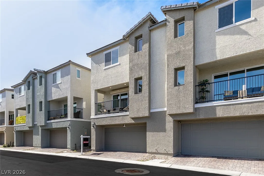 3 bed, 2.5 bath, 1764 sqft, $2,950 — Photo 2