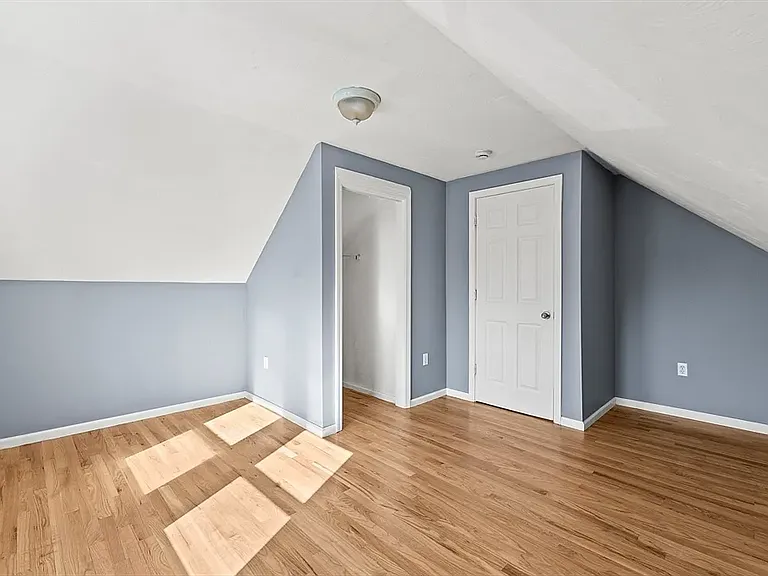 16 Lowell Ave — Photo 2