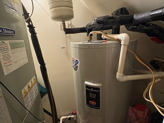 5th image of 3071 Heathcote Rd