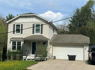 8841 Hamburg Rd, Brighton, MI 48116