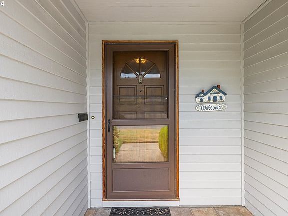 5th image of 1643 NE Greensword Dr