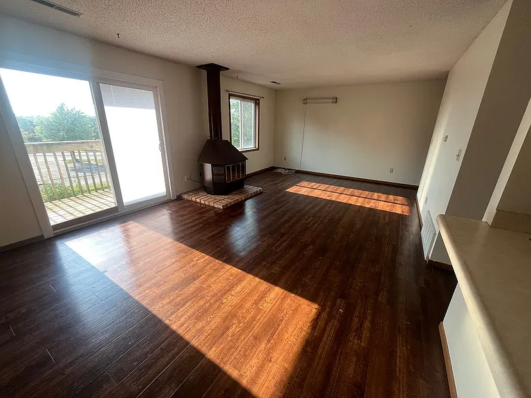 403-461 Westwinds Dr — Photo 3