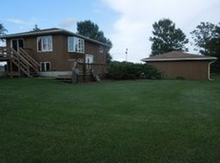 4662 Prairieburg Rd, Anamosa, IA 52205