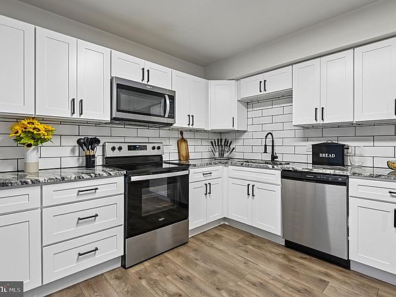 5th image of 3838 Twin Lakes Ct