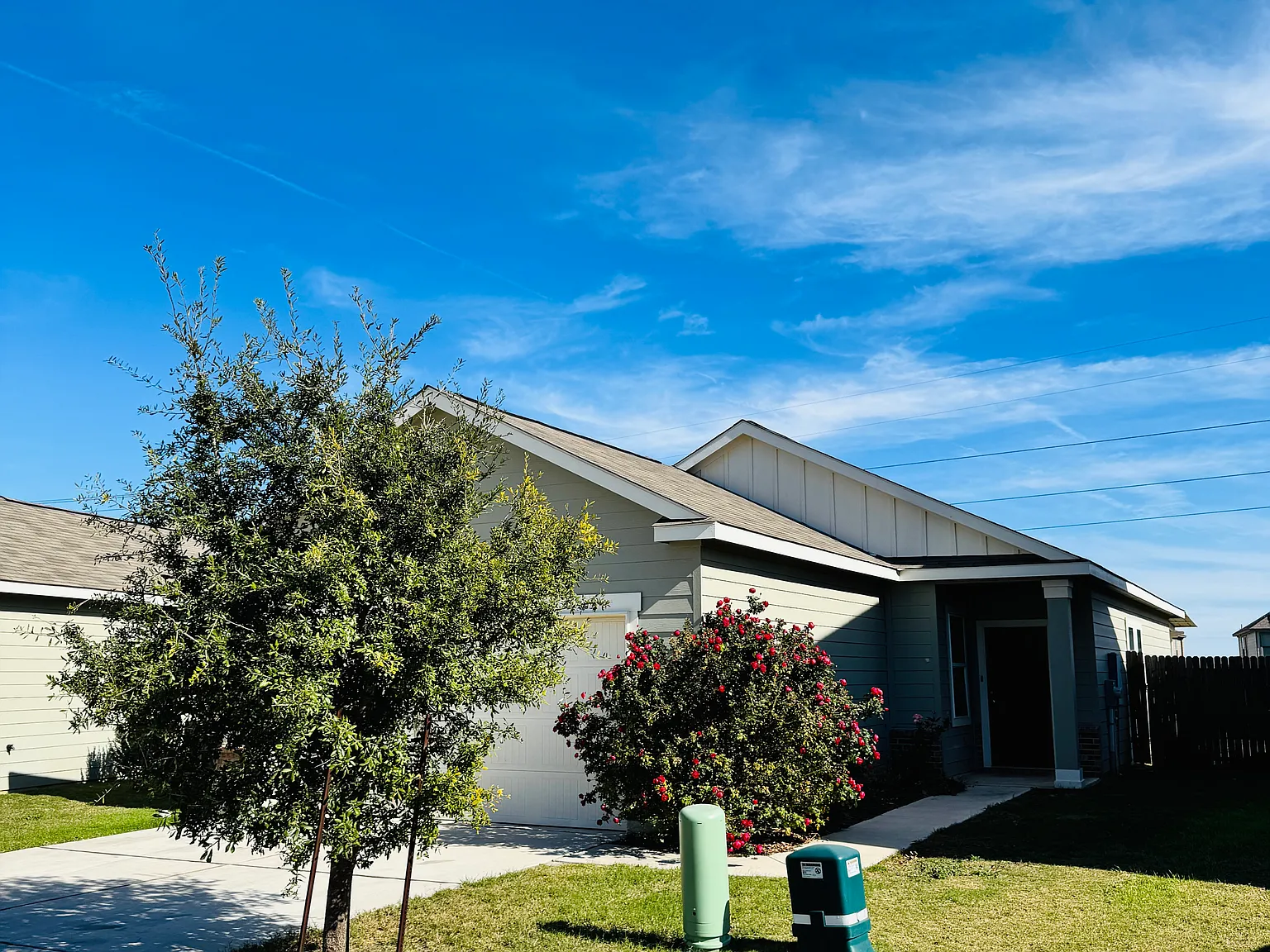 3 bed, 1200 sqft, $1,800 — Photo 2