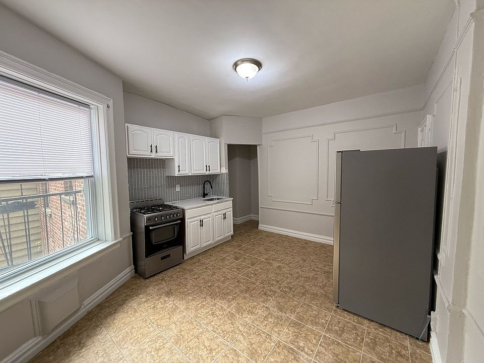 2nd image of 67 Stuyvesant Ave #26