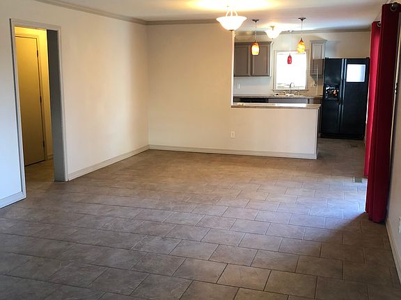 5th image of 1004 S El Paso Ave