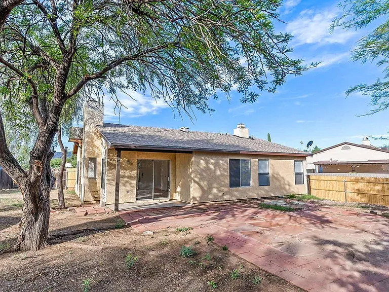 7221 S Camino Alegre — Photo 4