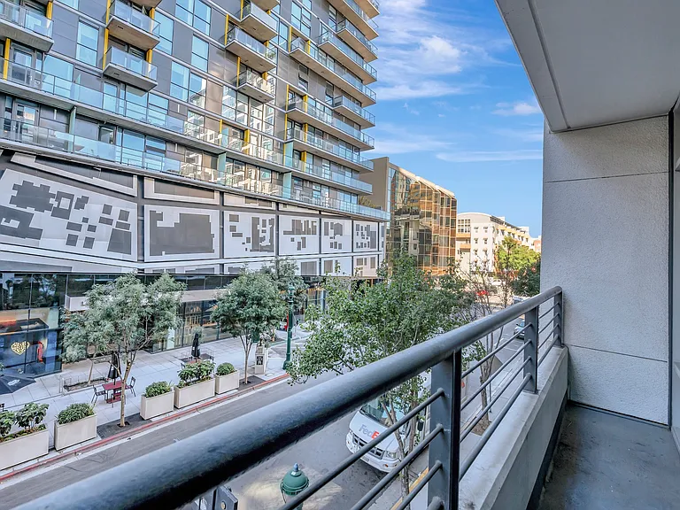 425 W Beech St #308 — Photo 17