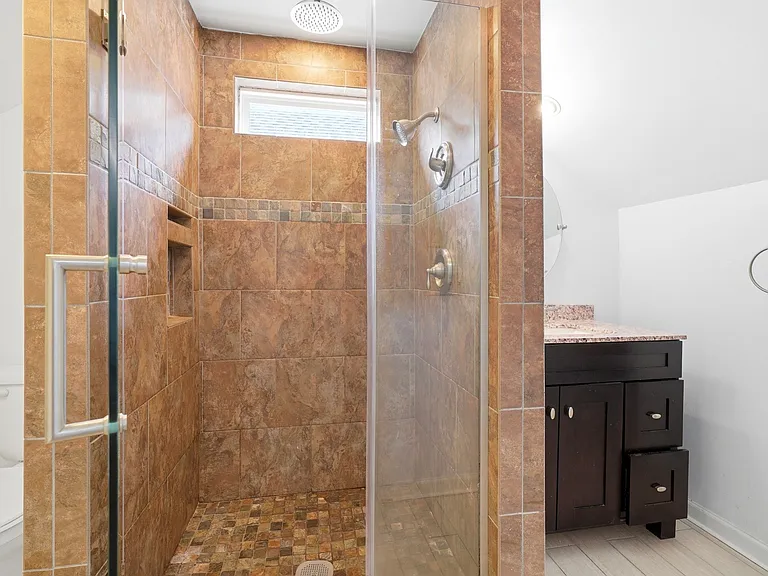 527 Stevenson St — Photo 33