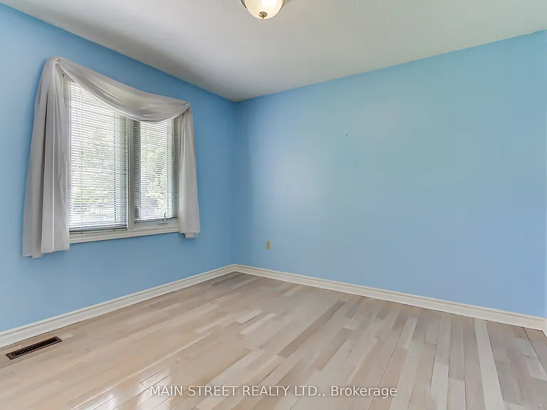 223 Burns Blvd — Photo 20