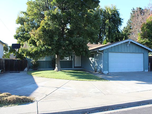 Off street parking, side yard access