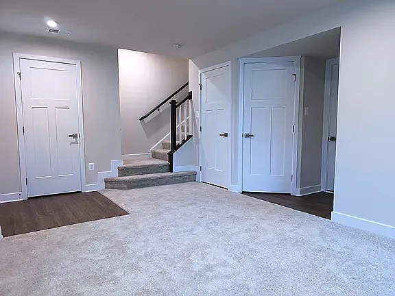 723 Kalmar Ln — Photo 7