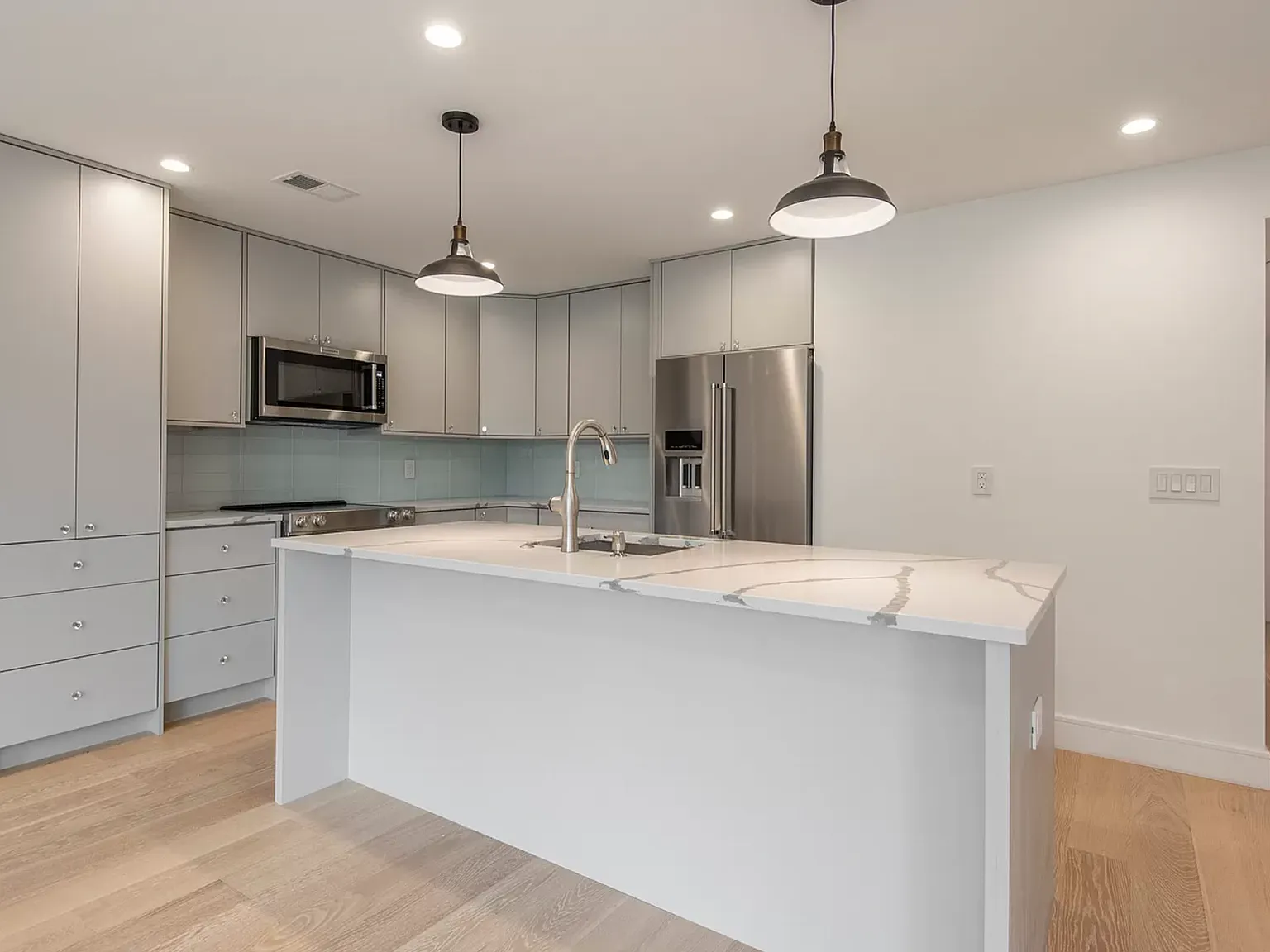 1112 Dunton St — Photo 2
