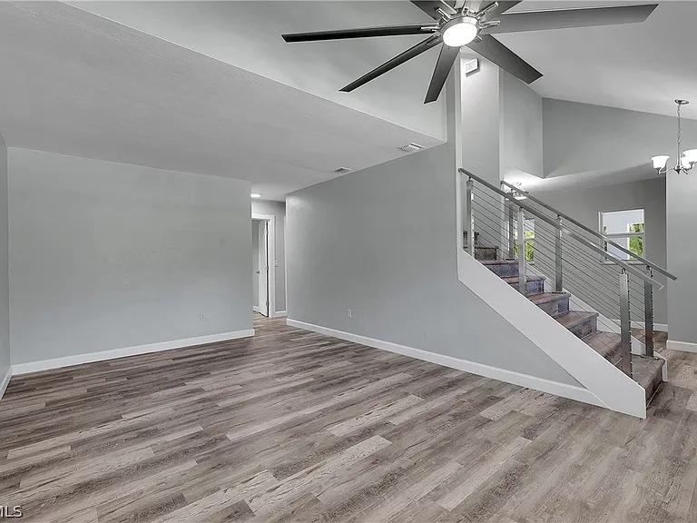 958 Indiana Ave — Photo 12