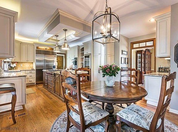 SEPARATE EATING AREA