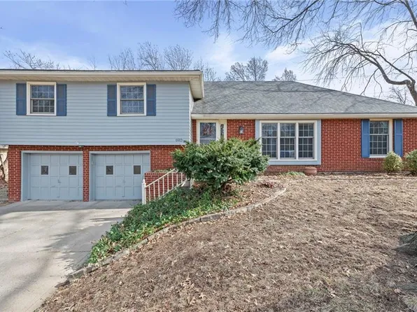 6915 N Woodland Ave, Gladstone, MO 64118